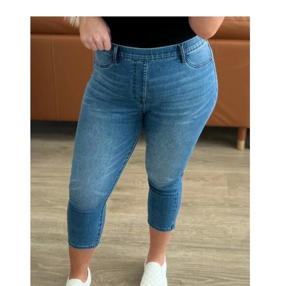 Judy Blue‎ Jeans Women's 7 / 28 Skinny Fit Capri Pull On Stretchy Elastic Waist - Picture 1 of 9